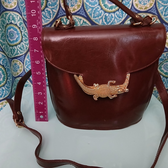 Chic Brown Crossbody Bag with Gold Crocodile detail. - Picture 13 of 16